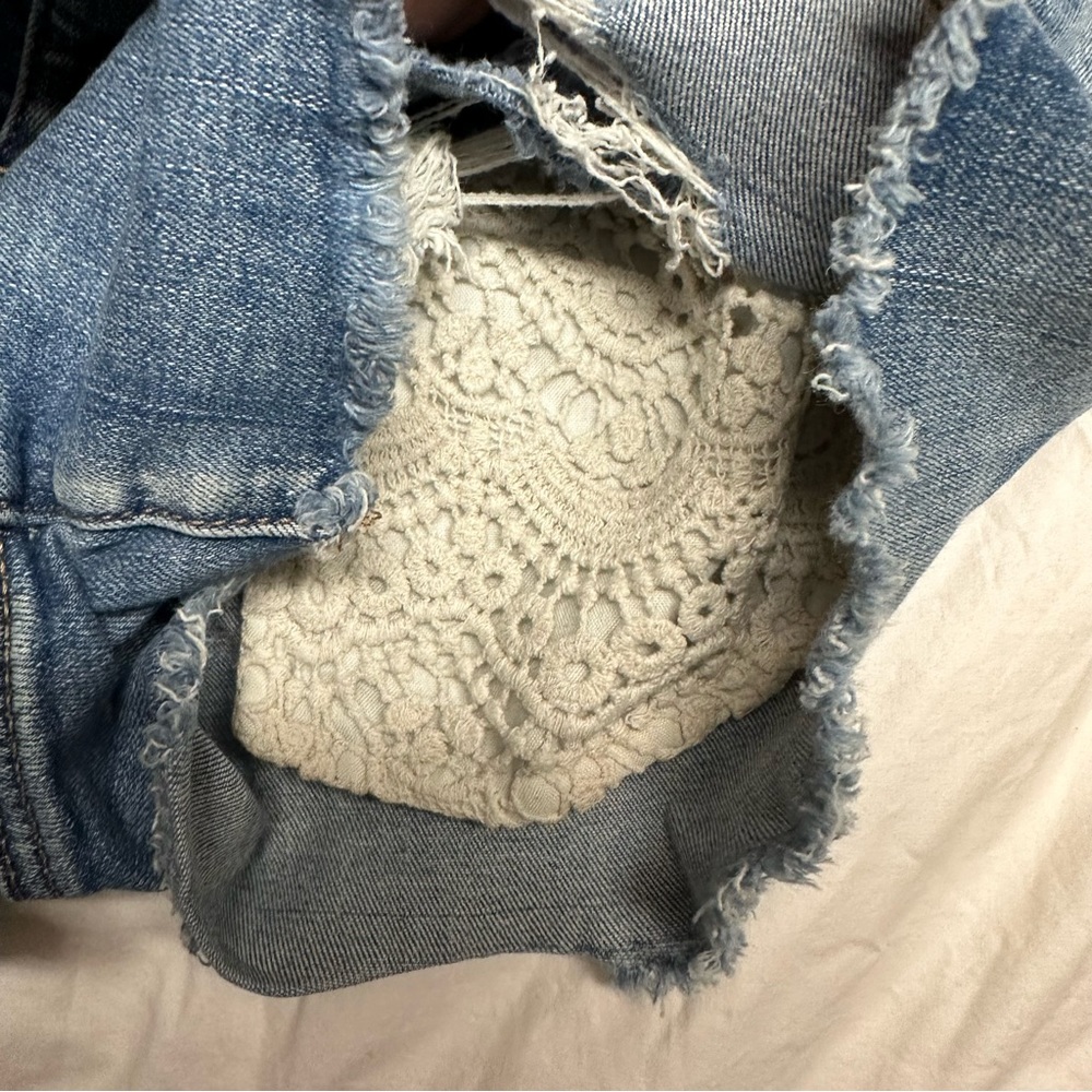 AE Shorts - Picture 7 of 7
